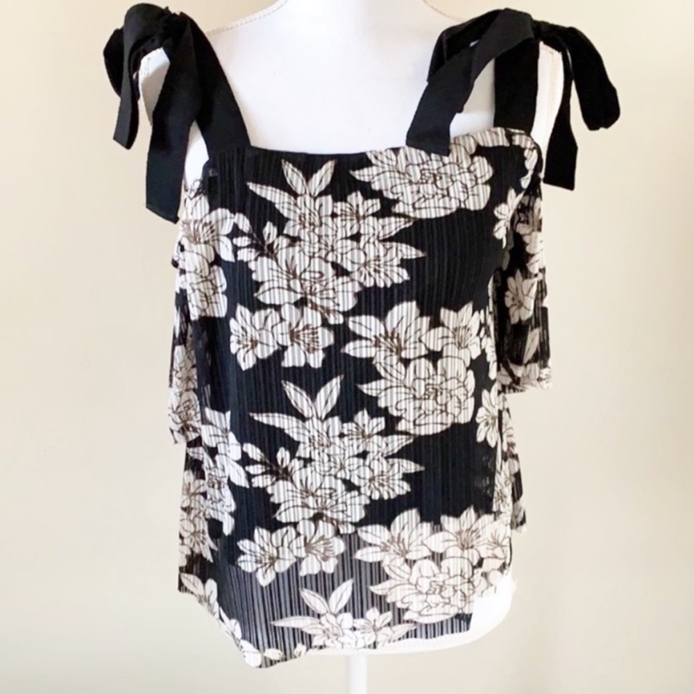 👚Anthropologie Moon River Open Shoulder Tie Top